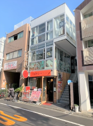 代々木公園徒歩8分　1階路面店舗の為視認性◎！